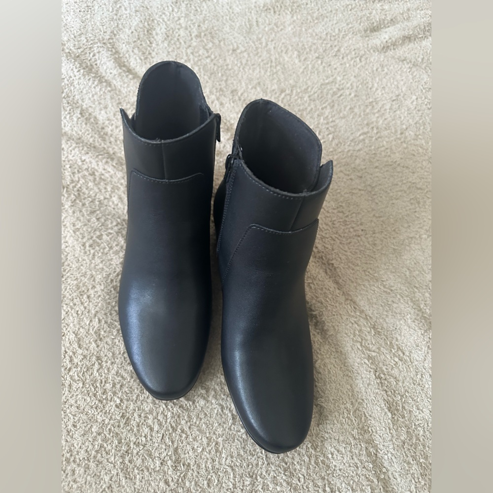 CLARKS  ANKLE BOOTIES  EMILY2 HOLLY,  BLACK LEATHER,  SIZE 10M - Picture 4 of 12